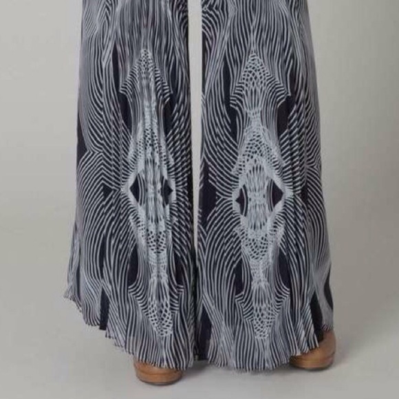 Optic Pallazo Pants - Picture 7 of 7